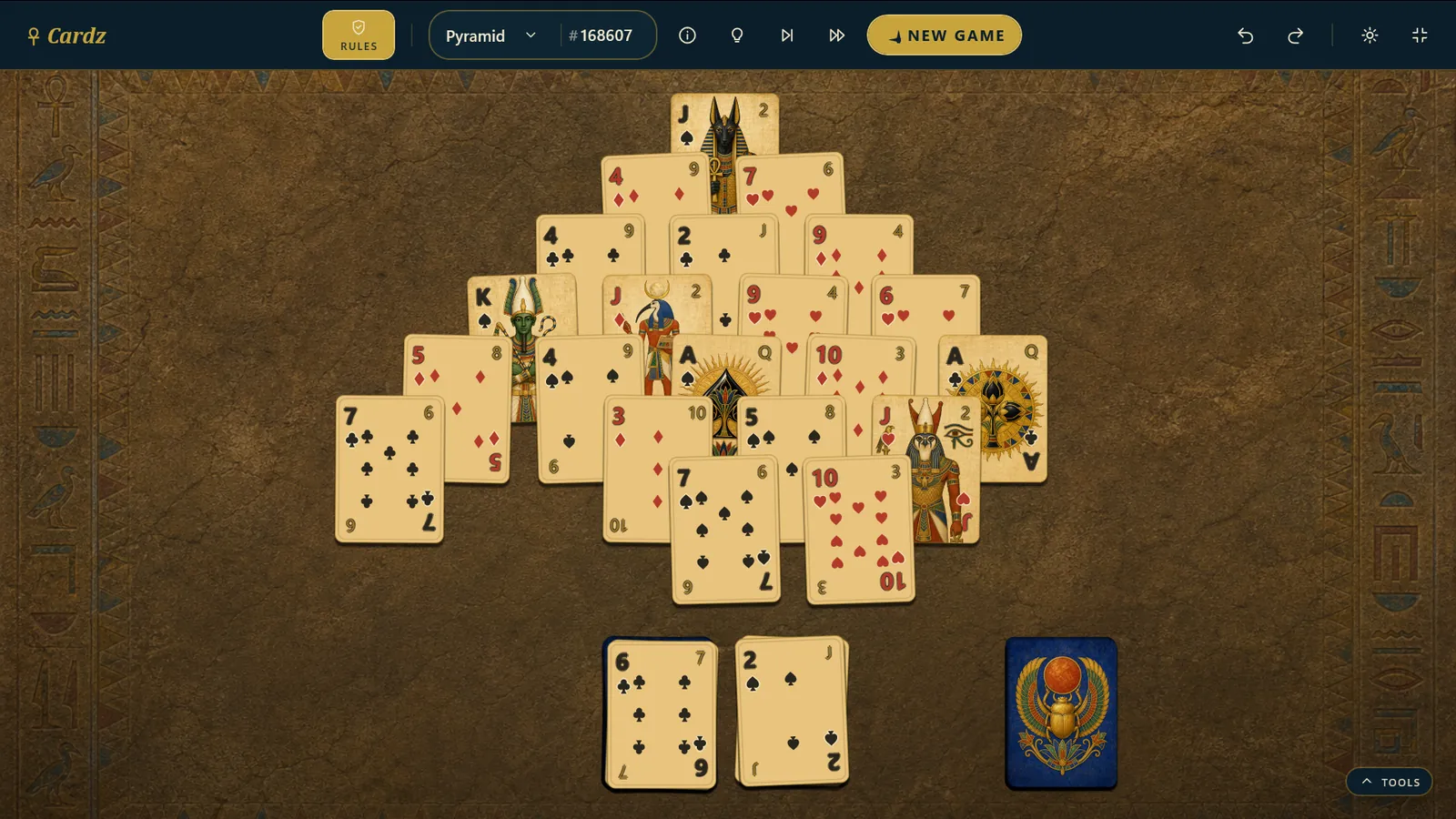 Pyramid solitaire with the Egyptian Scarab card deck